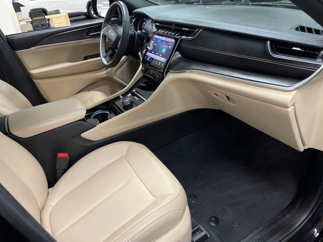 Photo of 2023 Diamond Black Jeep Grand Cherokee L