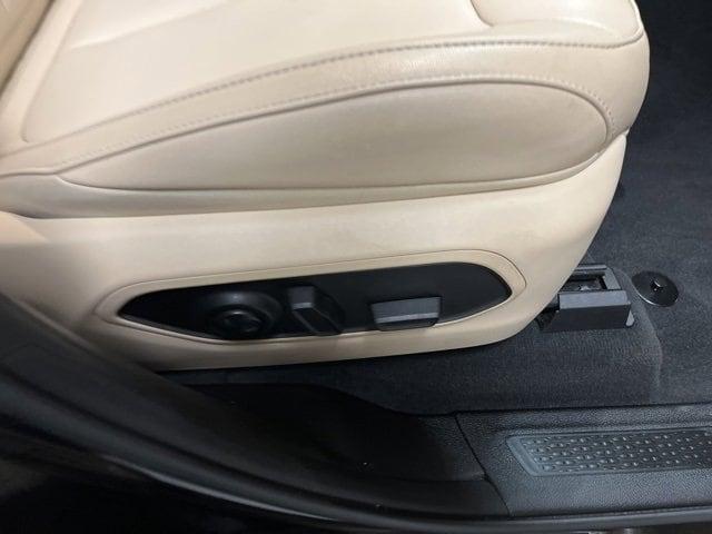 Photo of 2023 Diamond Black Jeep Grand Cherokee L