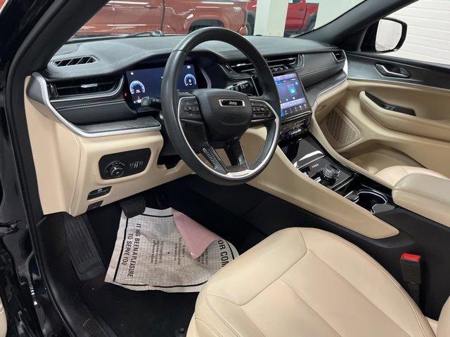 Photo of 2023 Diamond Black Jeep Grand Cherokee L