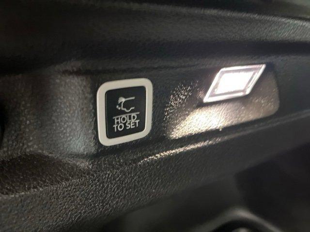 Photo of 2023 Diamond Black Jeep Grand Cherokee L