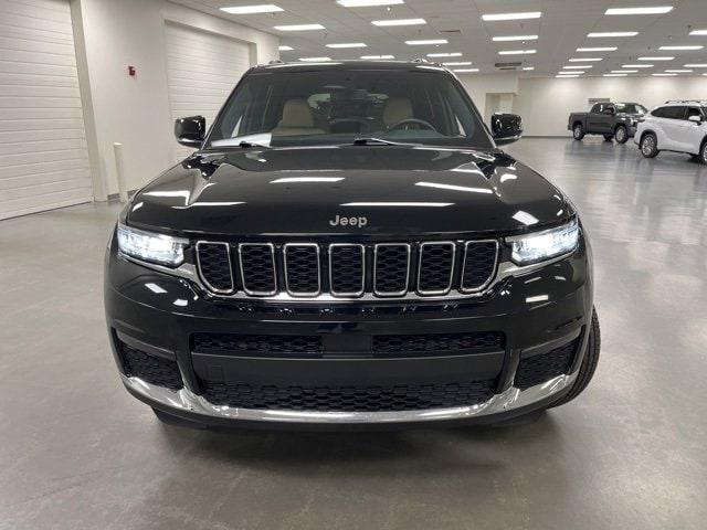 Photo of 2023 Diamond Black Jeep Grand Cherokee L