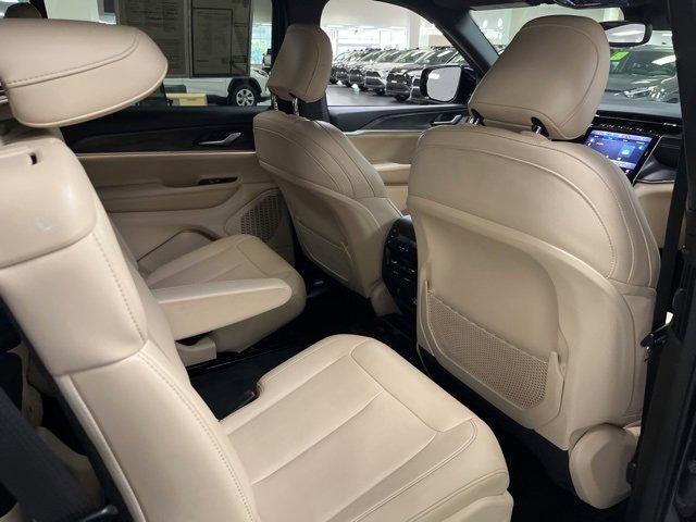 Photo of 2023 Diamond Black Jeep Grand Cherokee L