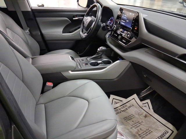 Photo of 2022 Magnetic Gray Metallic Toyota Highlander