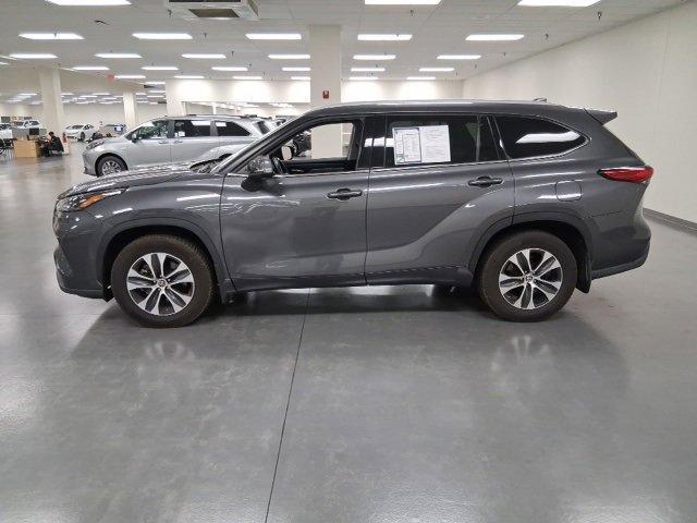 Photo of 2022 Magnetic Gray Metallic Toyota Highlander