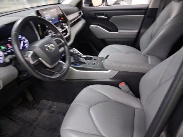 Photo of 2022 Magnetic Gray Metallic Toyota Highlander