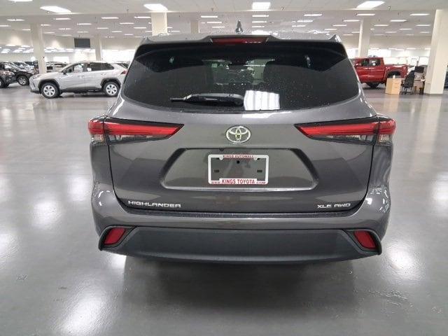 Photo of 2022 Magnetic Gray Metallic Toyota Highlander