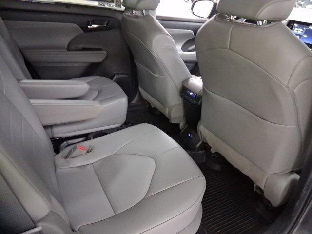 Photo of 2022 Magnetic Gray Metallic Toyota Highlander