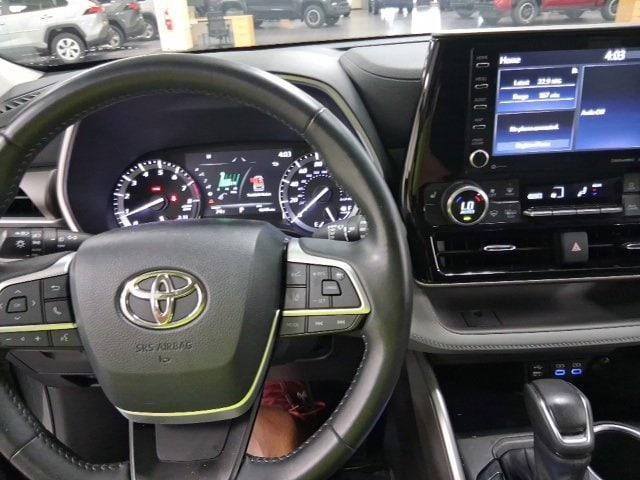 Photo of 2022 Magnetic Gray Metallic Toyota Highlander
