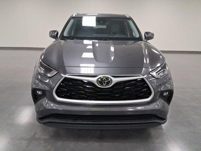 Photo of 2022 Magnetic Gray Metallic Toyota Highlander