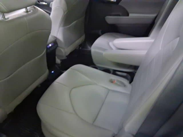 Photo of 2022 Magnetic Gray Metallic Toyota Highlander