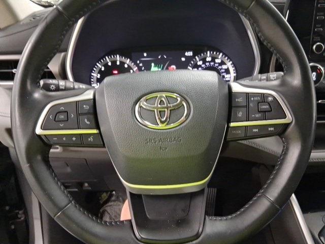 Photo of 2022 Magnetic Gray Metallic Toyota Highlander