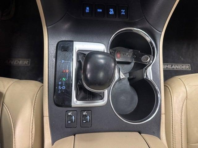 Photo of 2015 Creme Brulee Mica Toyota Highlander