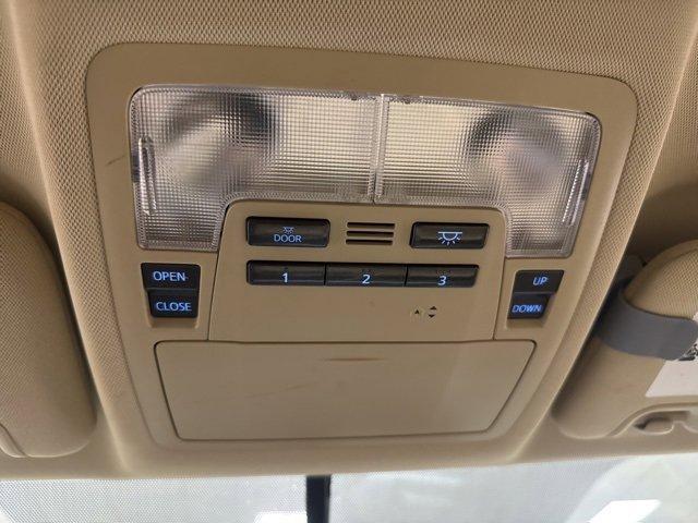 Photo of 2015 Creme Brulee Mica Toyota Highlander