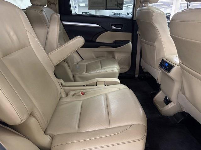 Photo of 2015 Creme Brulee Mica Toyota Highlander