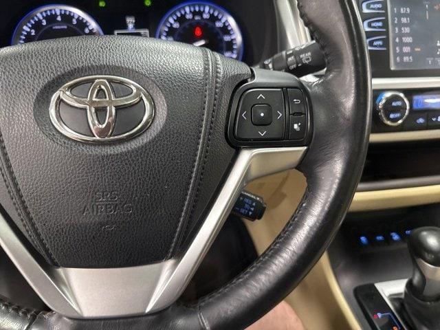 Photo of 2015 Creme Brulee Mica Toyota Highlander