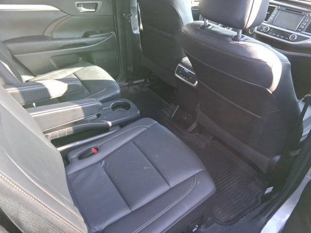Photo of 2019 Celestial Silver Metallic Toyota Highlander