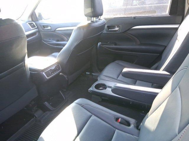 Photo of 2019 Celestial Silver Metallic Toyota Highlander