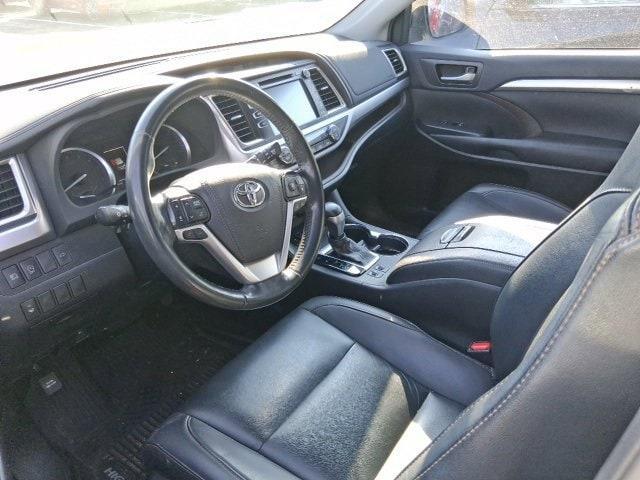 Photo of 2019 Celestial Silver Metallic Toyota Highlander