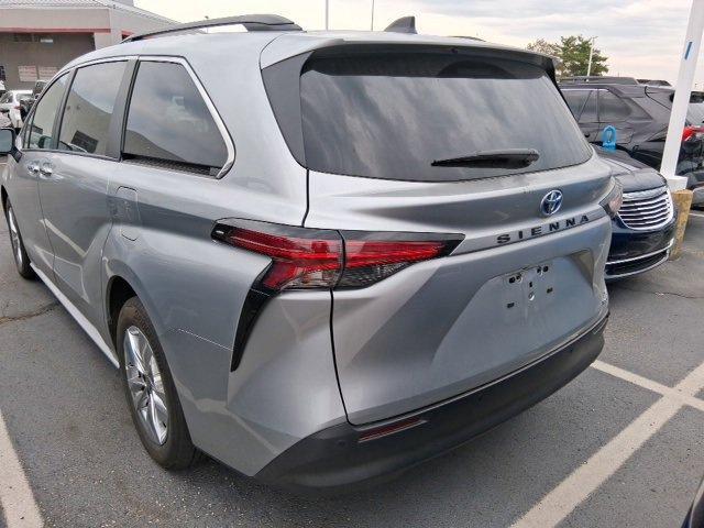 Photo of 2022 Celestial Silver Metallic Toyota Sienna