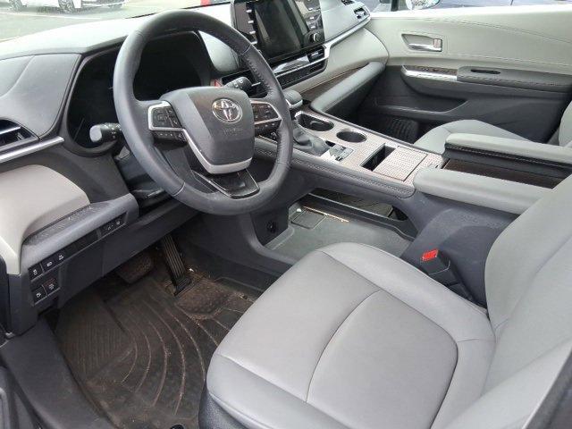 Photo of 2022 Celestial Silver Metallic Toyota Sienna