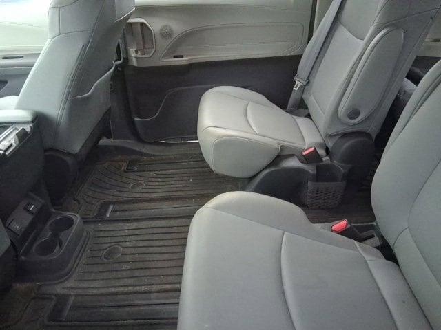 Photo of 2022 Celestial Silver Metallic Toyota Sienna