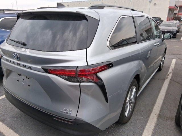 Photo of 2022 Celestial Silver Metallic Toyota Sienna