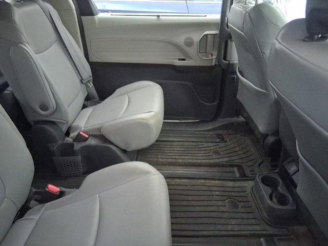 Photo of 2022 Celestial Silver Metallic Toyota Sienna