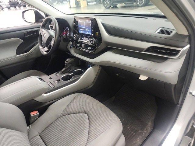 Photo of 2022 Celestial Silver Metallic Toyota Highlander