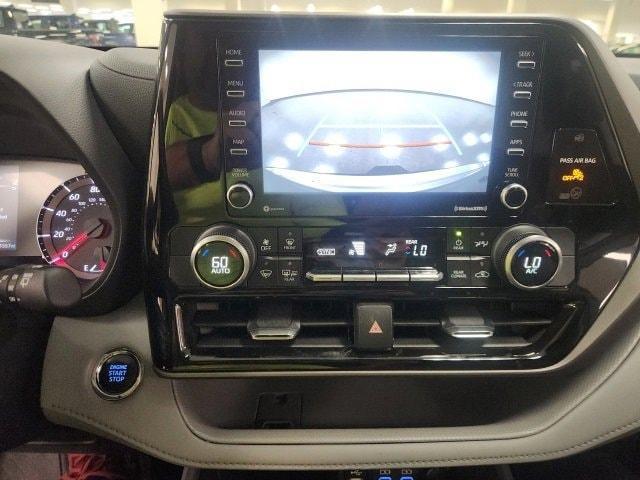 Photo of 2022 Celestial Silver Metallic Toyota Highlander