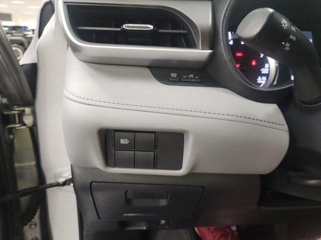 Photo of 2022 Celestial Silver Metallic Toyota Highlander