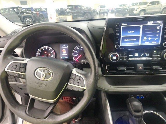 Photo of 2022 Celestial Silver Metallic Toyota Highlander