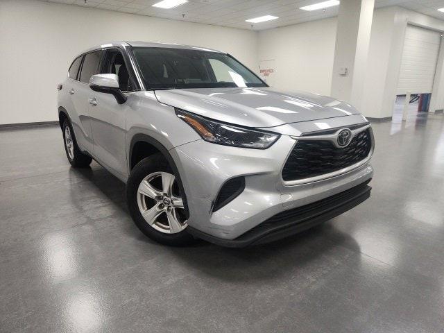 Photo of 2022 Celestial Silver Metallic Toyota Highlander