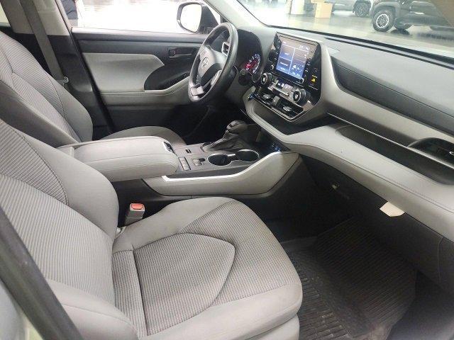 Photo of 2022 Celestial Silver Metallic Toyota Highlander