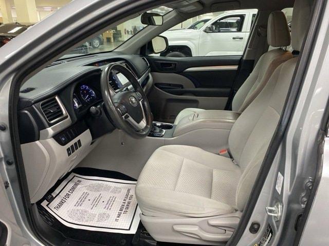 Photo of 2017 Celestial Silver Metallic Toyota Highlander