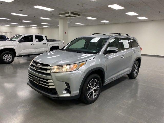 Photo of 2017 Celestial Silver Metallic Toyota Highlander