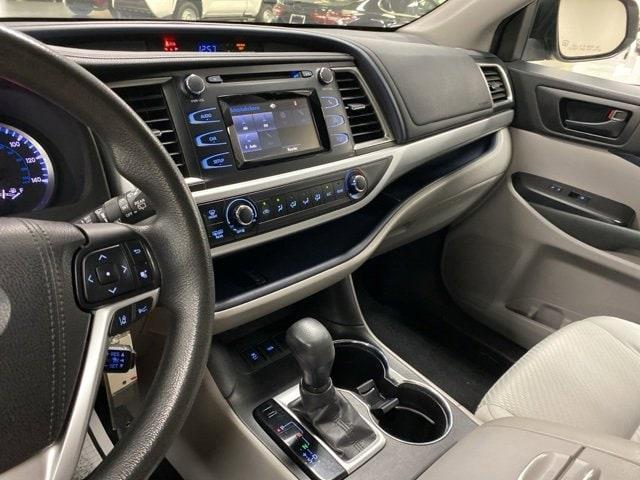 Photo of 2017 Celestial Silver Metallic Toyota Highlander