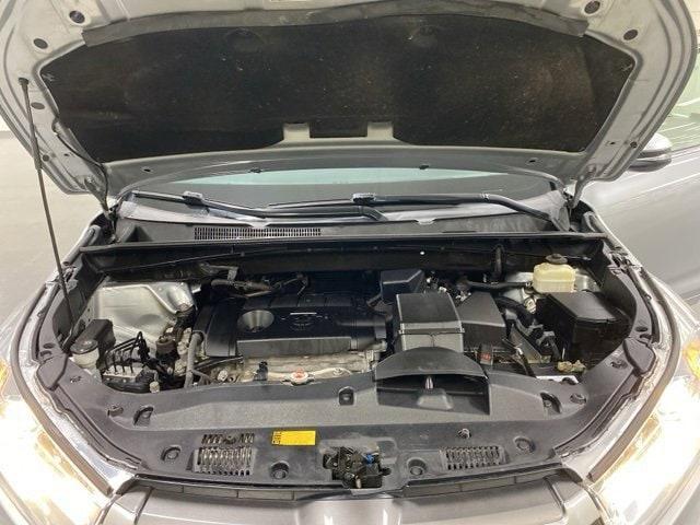 Photo of 2017 Celestial Silver Metallic Toyota Highlander
