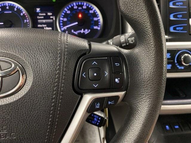 Photo of 2017 Celestial Silver Metallic Toyota Highlander