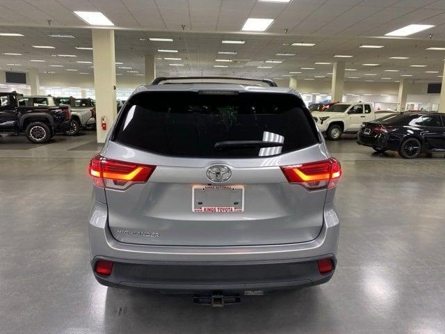 Photo of 2017 Celestial Silver Metallic Toyota Highlander