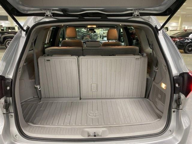 Photo of 2017 Celestial Silver Metallic Toyota Highlander
