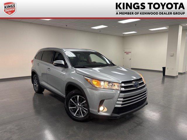 Photo of 2019 Celestial Silver Metallic Toyota Highlander Hybrid