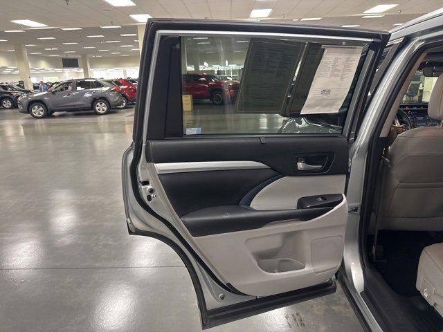 Photo of 2019 Celestial Silver Metallic Toyota Highlander Hybrid