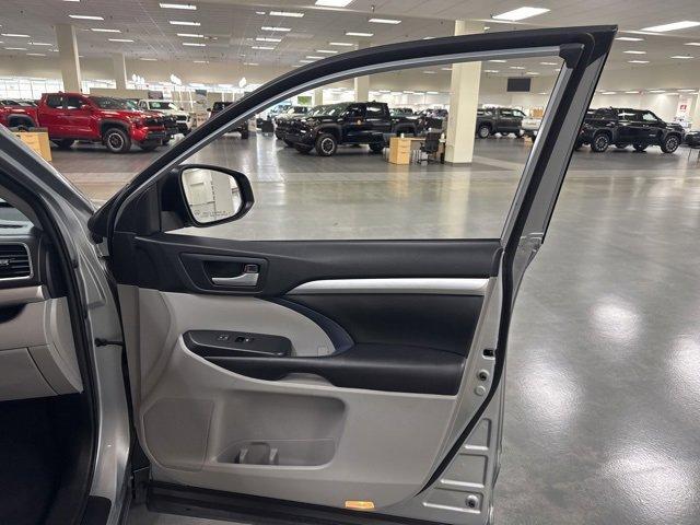 Photo of 2019 Celestial Silver Metallic Toyota Highlander Hybrid