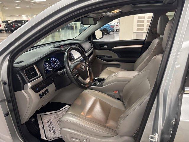 Photo of 2019 Celestial Silver Metallic Toyota Highlander Hybrid