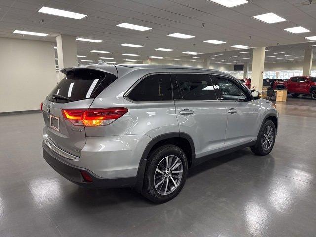 Photo of 2019 Celestial Silver Metallic Toyota Highlander Hybrid