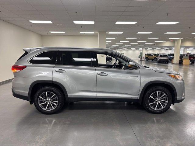 Photo of 2019 Celestial Silver Metallic Toyota Highlander Hybrid