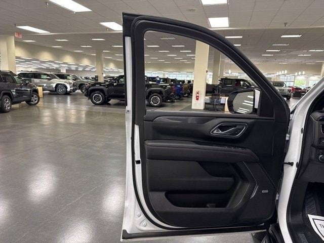 Photo of 2023 Summit White Chevrolet Suburban