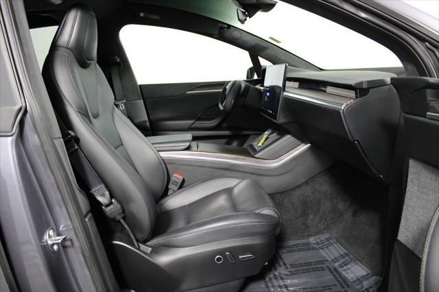 Photo of 2022 Gray Tesla Model X