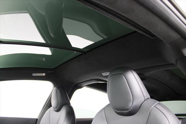 Photo of 2022 Gray Tesla Model X