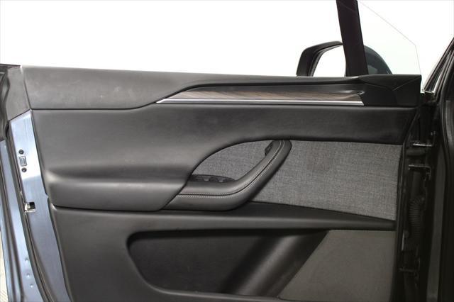 Photo of 2022 Gray Tesla Model X